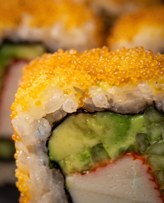 Rollo con tobiko